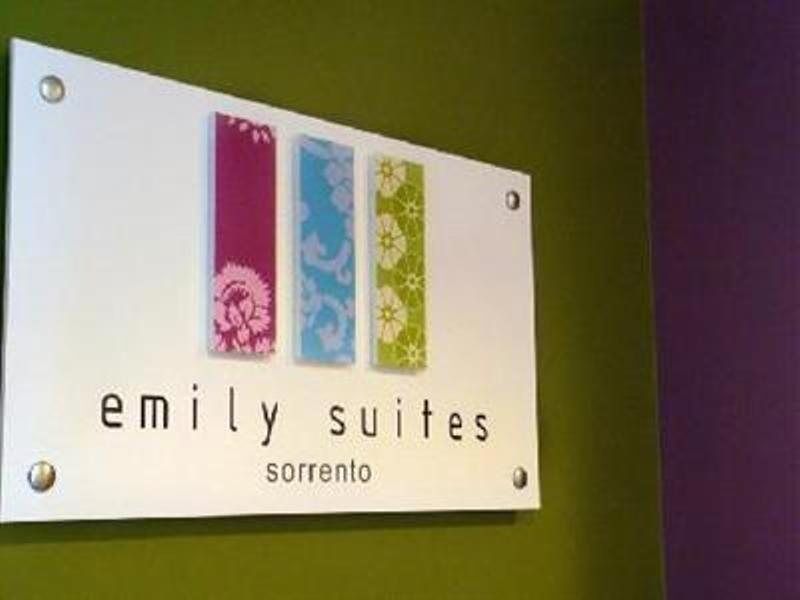 Guest House Emily Suites Sorrento Bagian luar foto